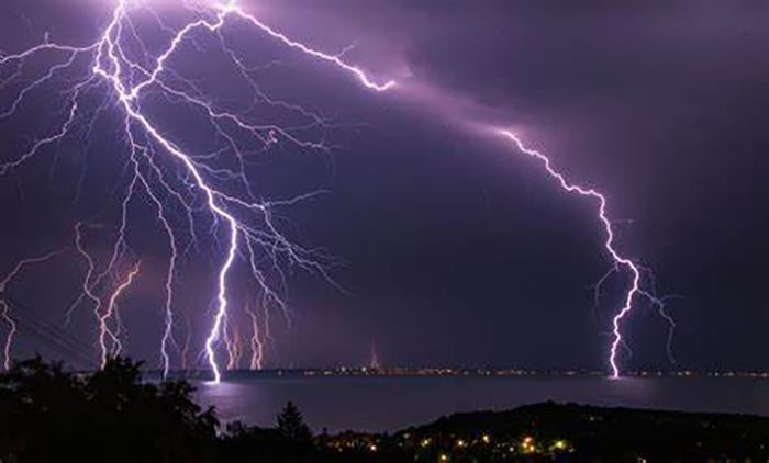 解密防雷檢測盒的奧秘:保護(hù)你的電子設(shè)備免受雷擊的利器
